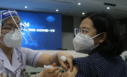 Việt Nam thiếu hụt nguồn cung vaccine COVID-19 trong tháng 8, 9